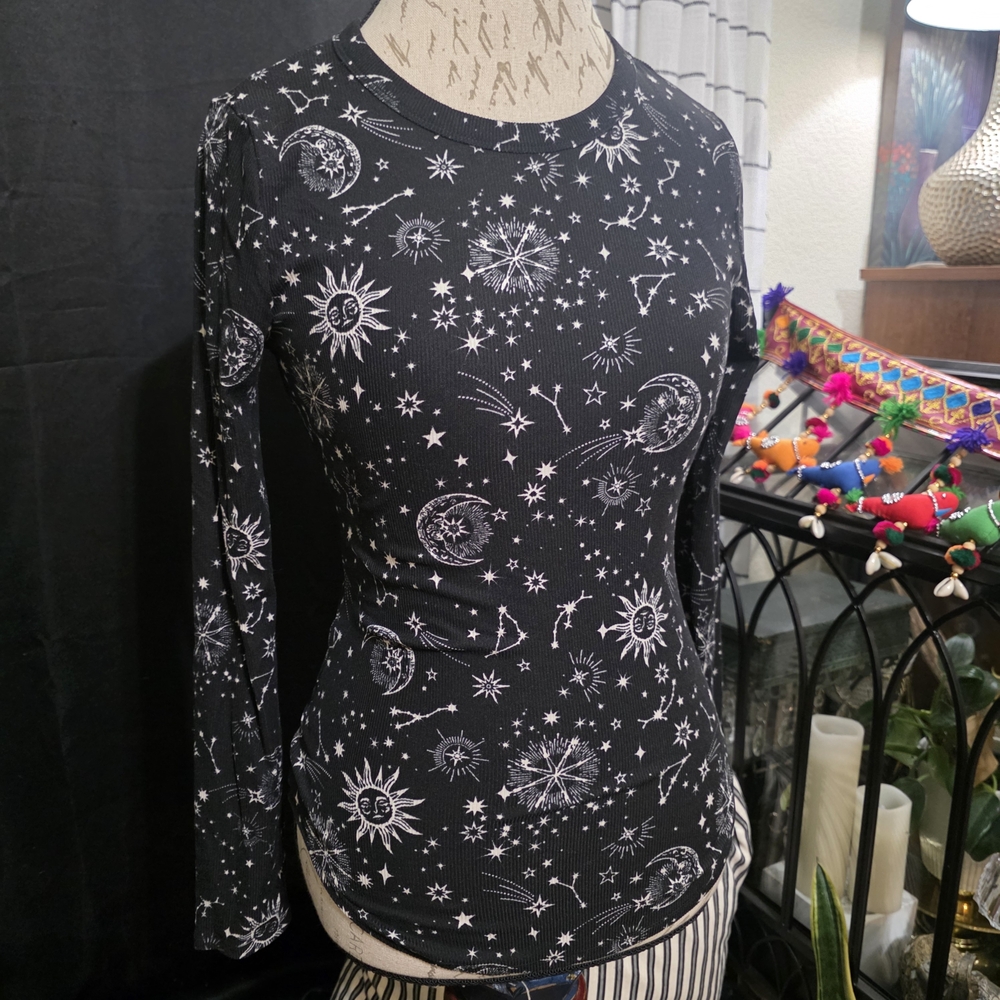 No Boundaries Black Starry Night Long Sleeve Strechy Thermal Top